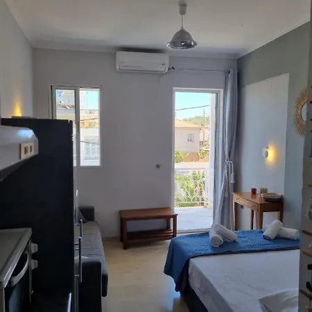 Mastora Seaside דירה